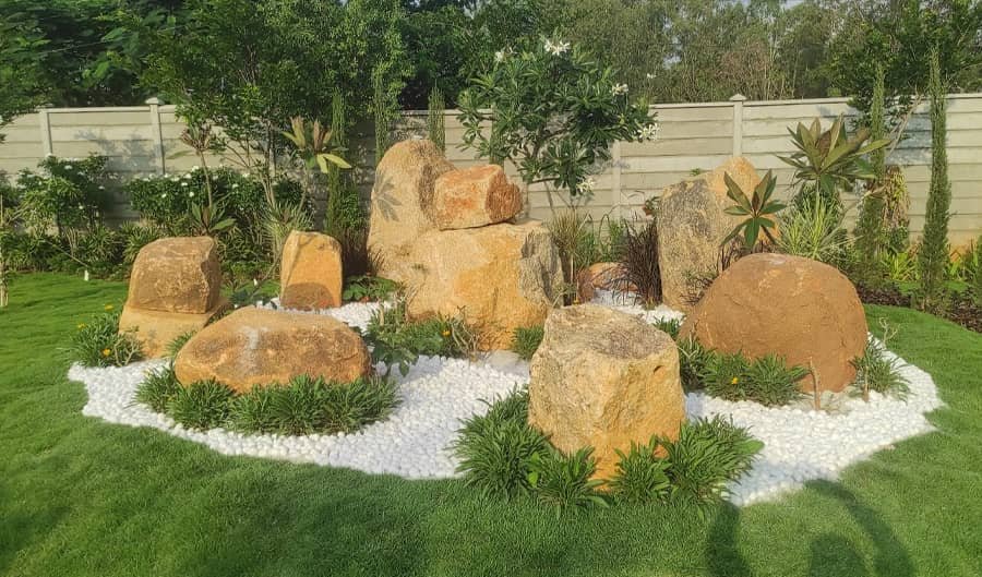 Pristine White Pebble Bed